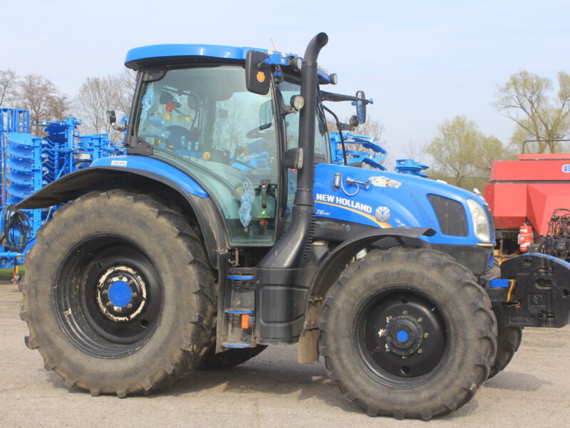 modrý traktor New Holland T6.140