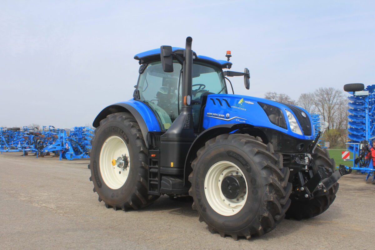 modrý traktor New Holland T7.315 HD