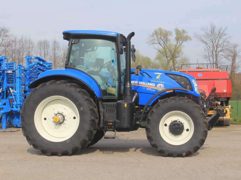 modrý traktor New Holland