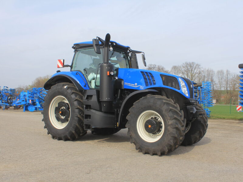 modrý traktor New Holland T8.380