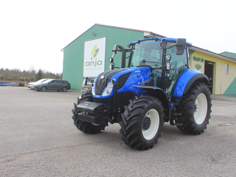 modrý trakto New Holland T5.100 EC