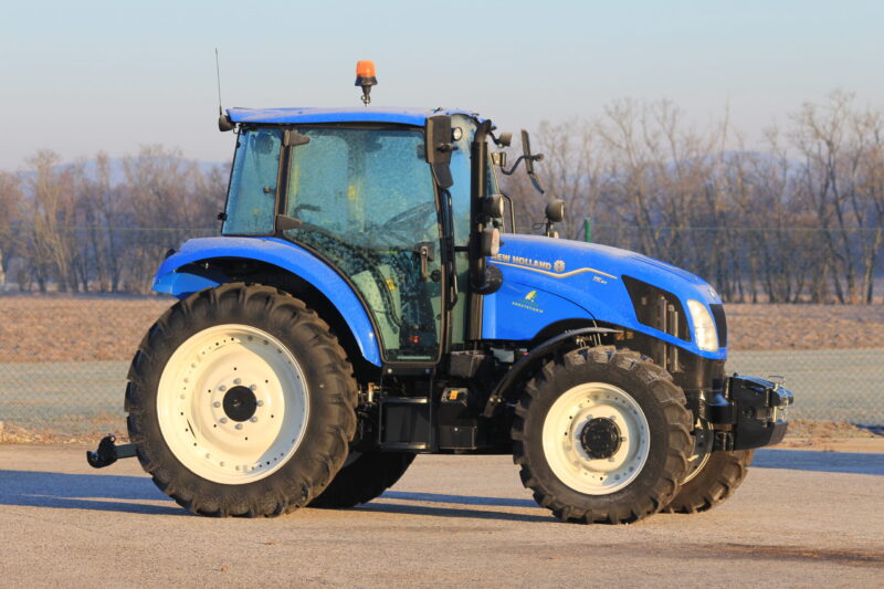 modrý traktor New holland T5.90