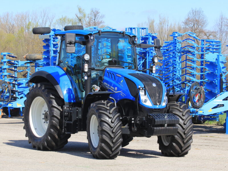 modrý traktor New Hooland
