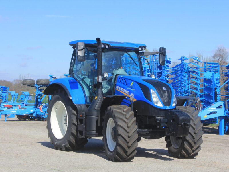 modrý traktor New Holland