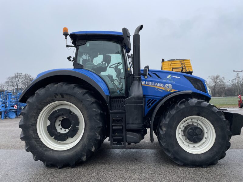modrý traktor new holland
